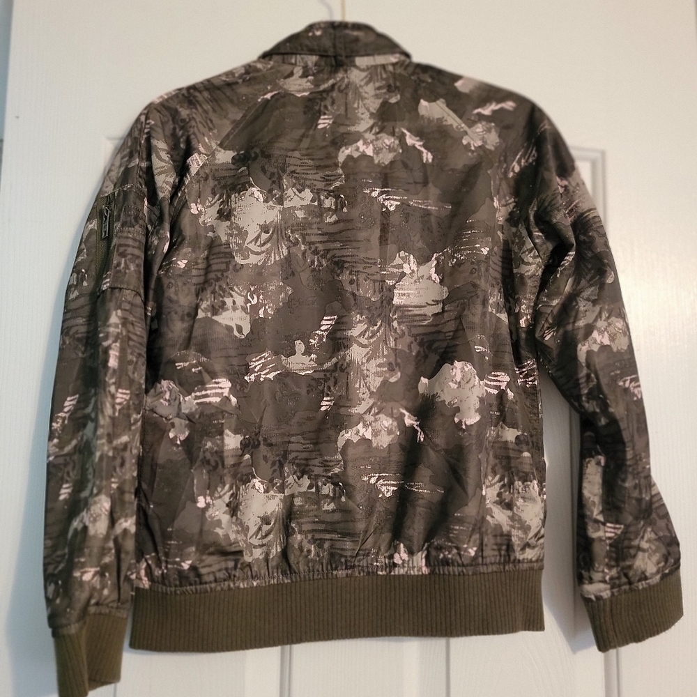 Camo Print Zip-Up Jacket in Olive Green and White - Picture 2 of 7